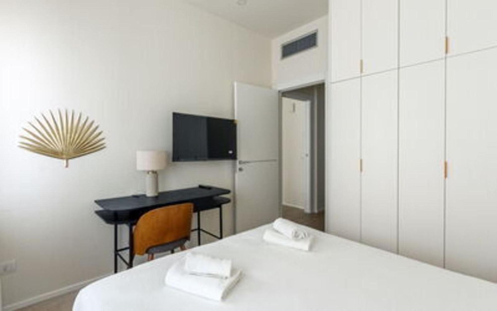 Palazzo Visconti Di Modrone, Two Beautiful By Halldis Apartment