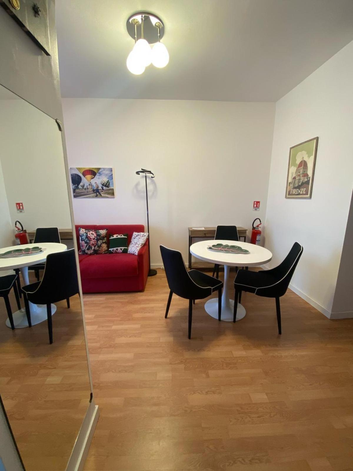 I Host - Scheiwiller 5 * Milan
