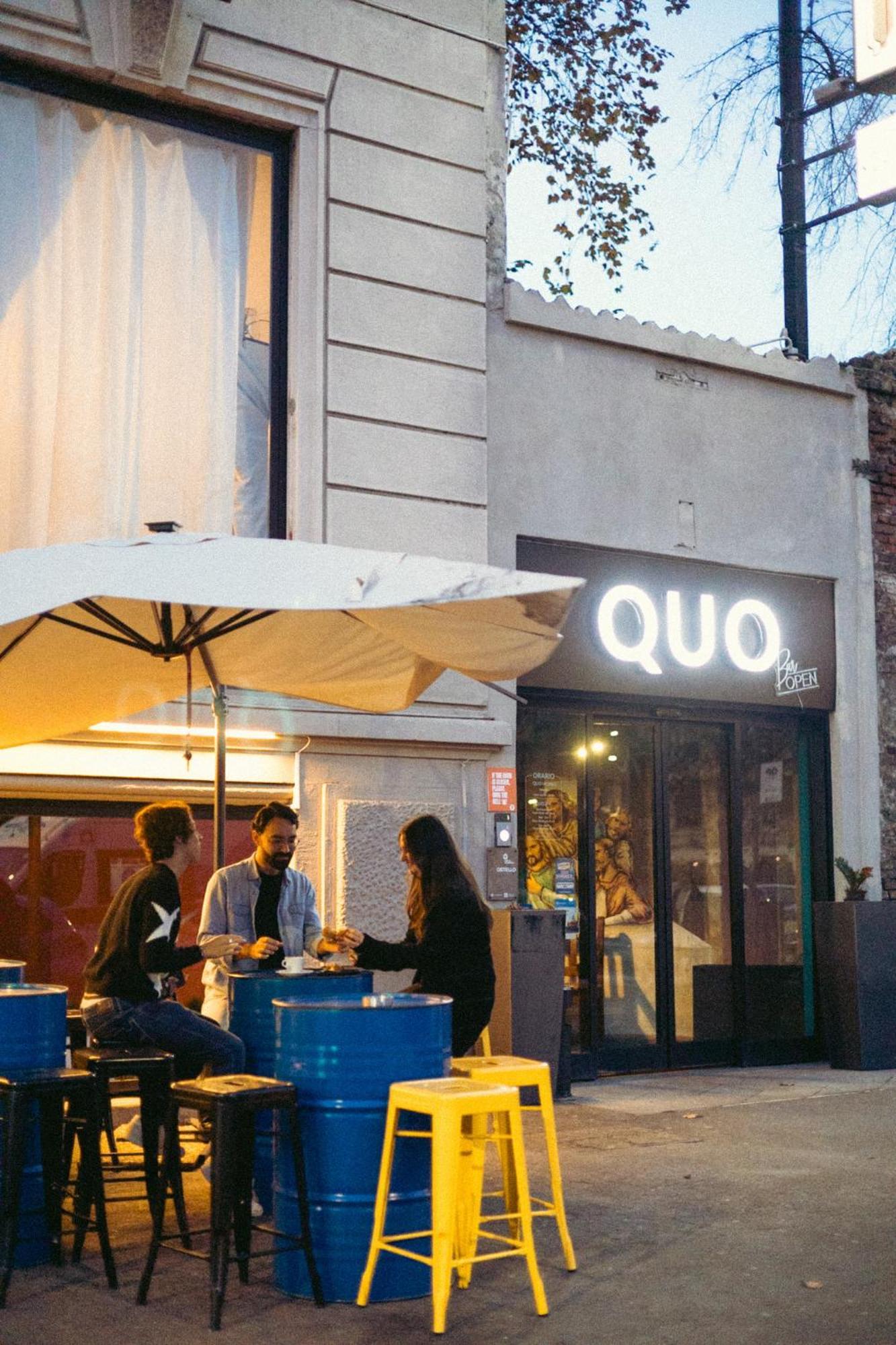 Quo *