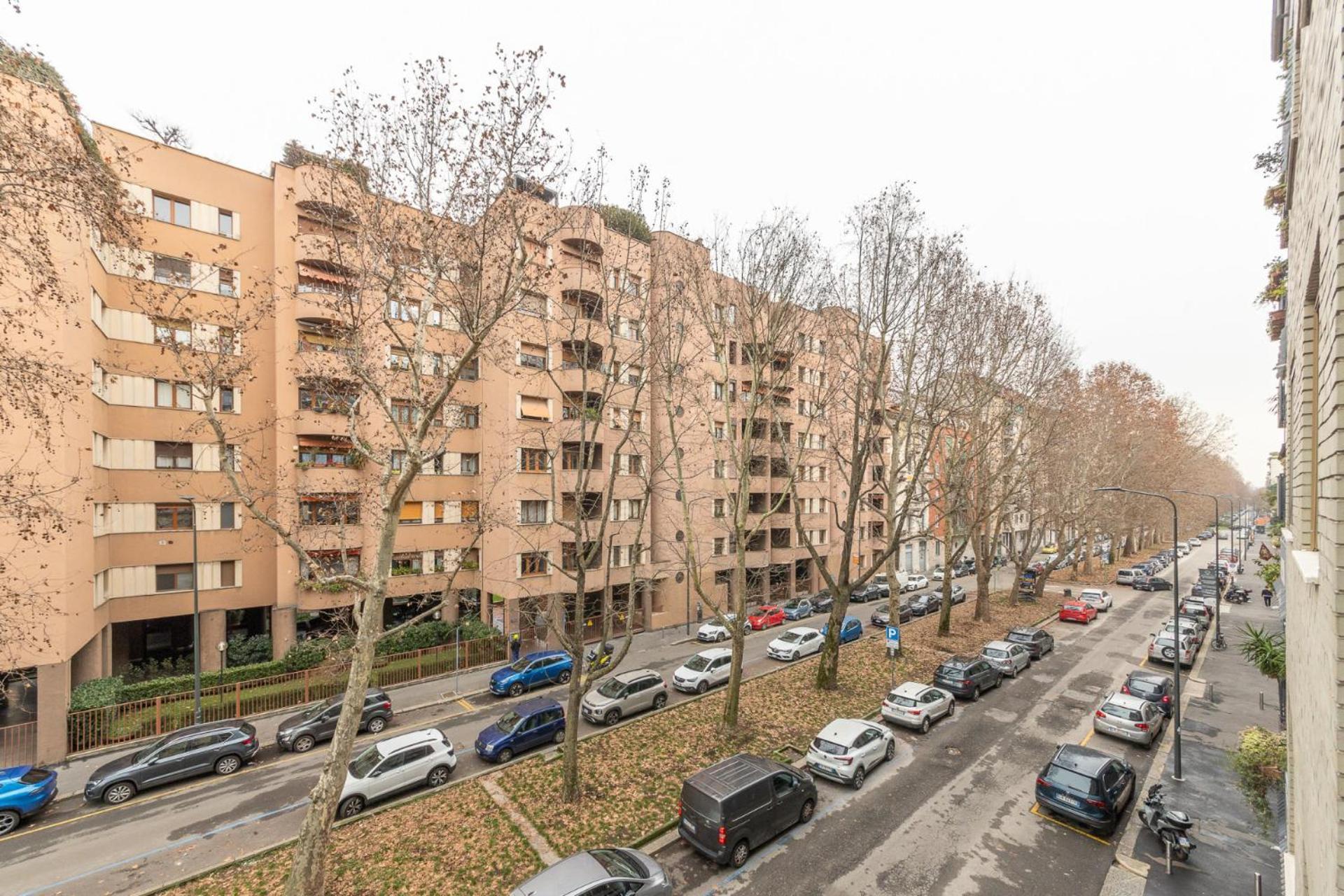 Modern And Comfortable In Cenisio Area Apartment Milan