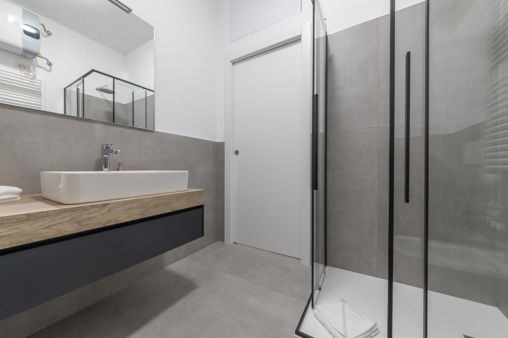 Modern And Comfortable In Cenisio Area Apartment