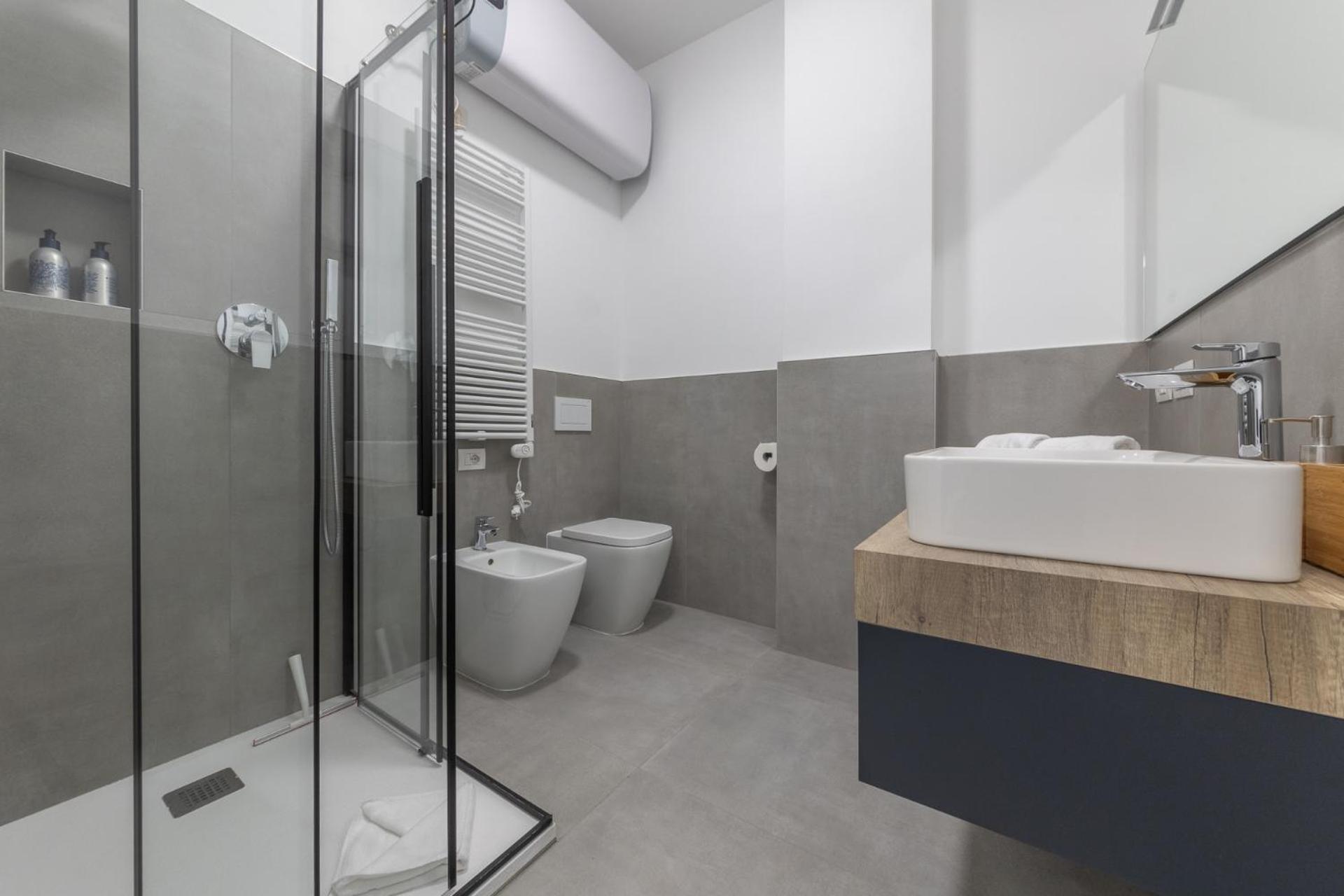 Modern And Comfortable In Cenisio Area Apartment