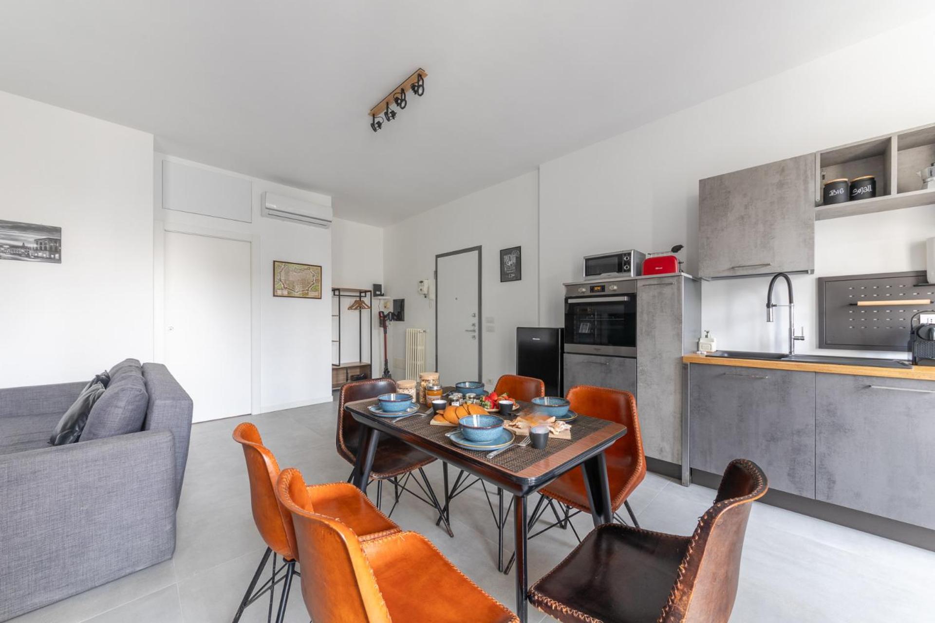 Modern And Comfortable In Cenisio Area Apartment