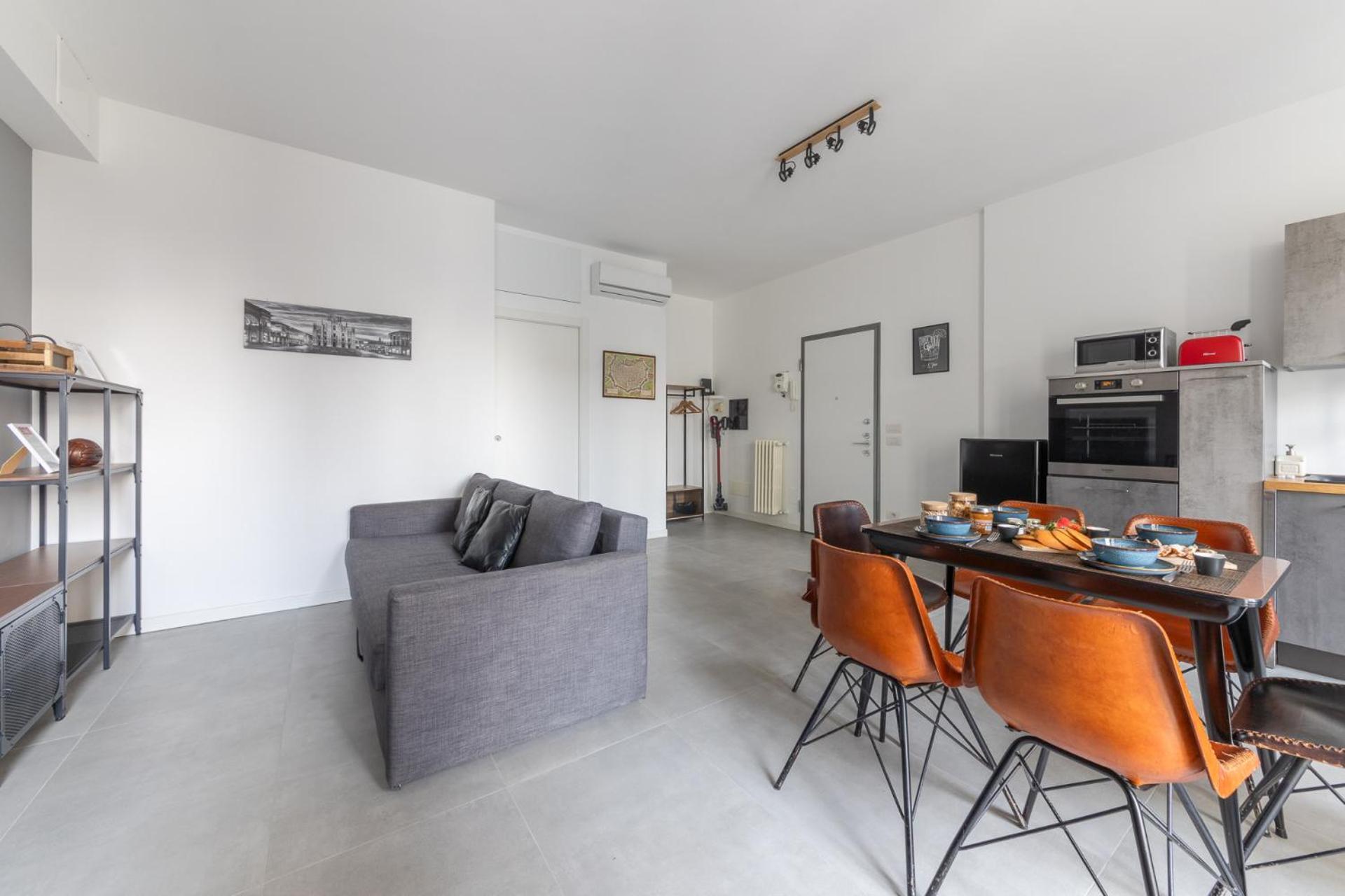 Modern And Comfortable In Cenisio Area Apartment