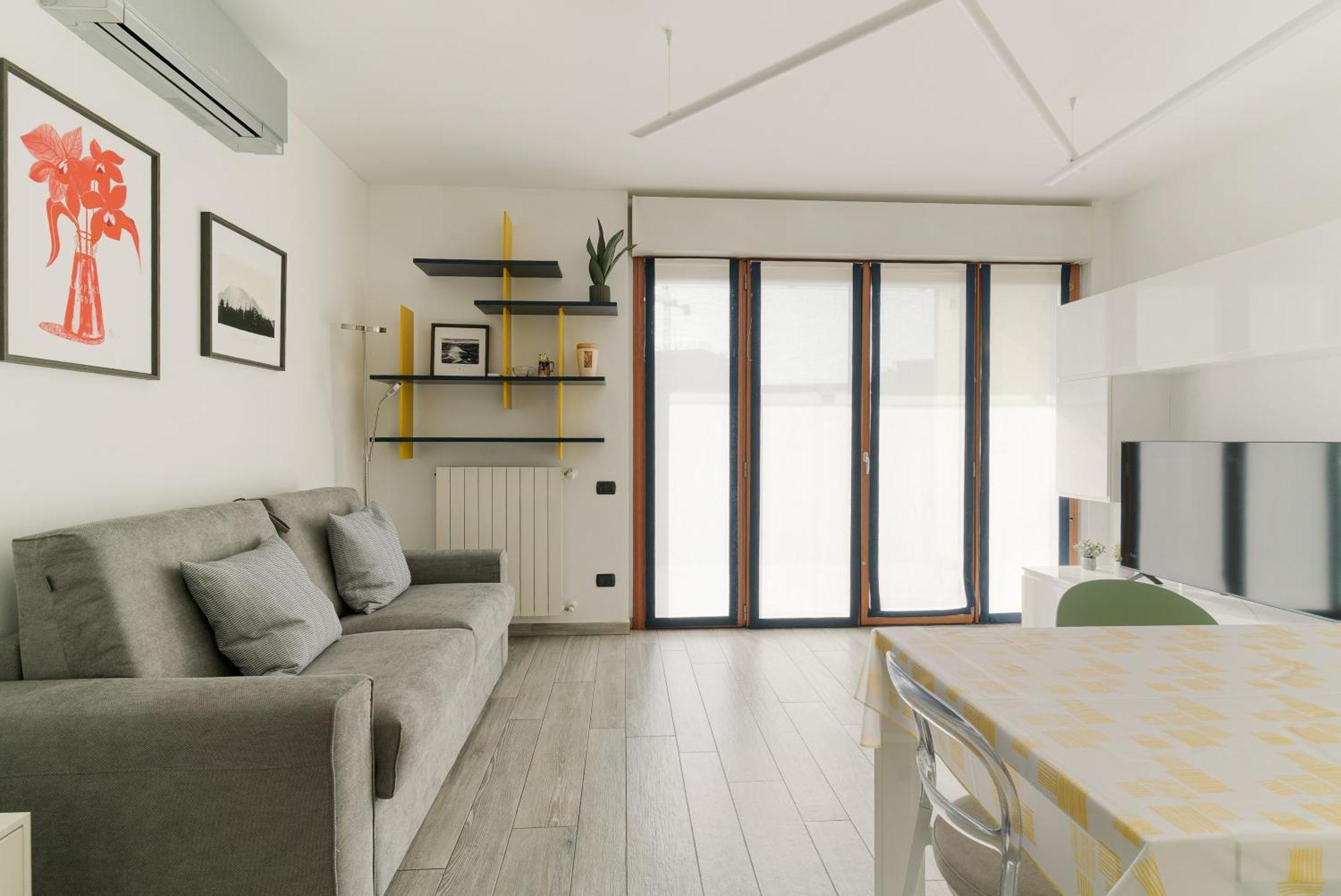 Precotto - G Pirelli - Bilocale Con Ampio Balcone Milan