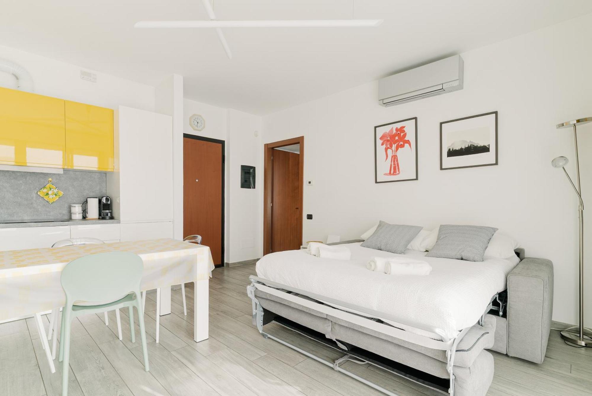 Apartment Precotto - G Pirelli - Bilocale Con Ampio Balcone