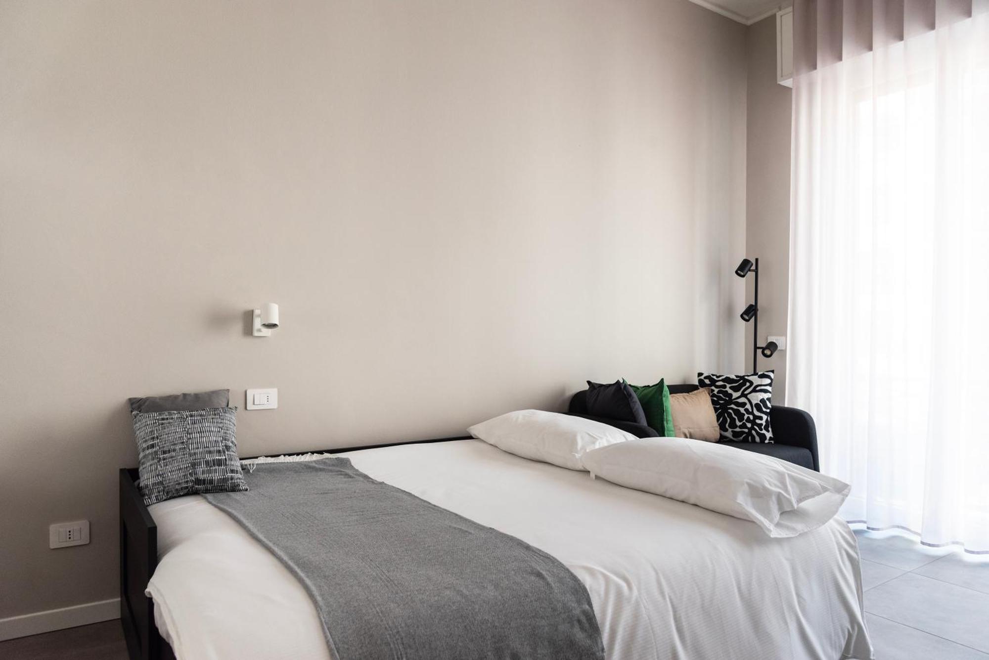 Youhosty - 3 Bedroom Citta Studi Apartment