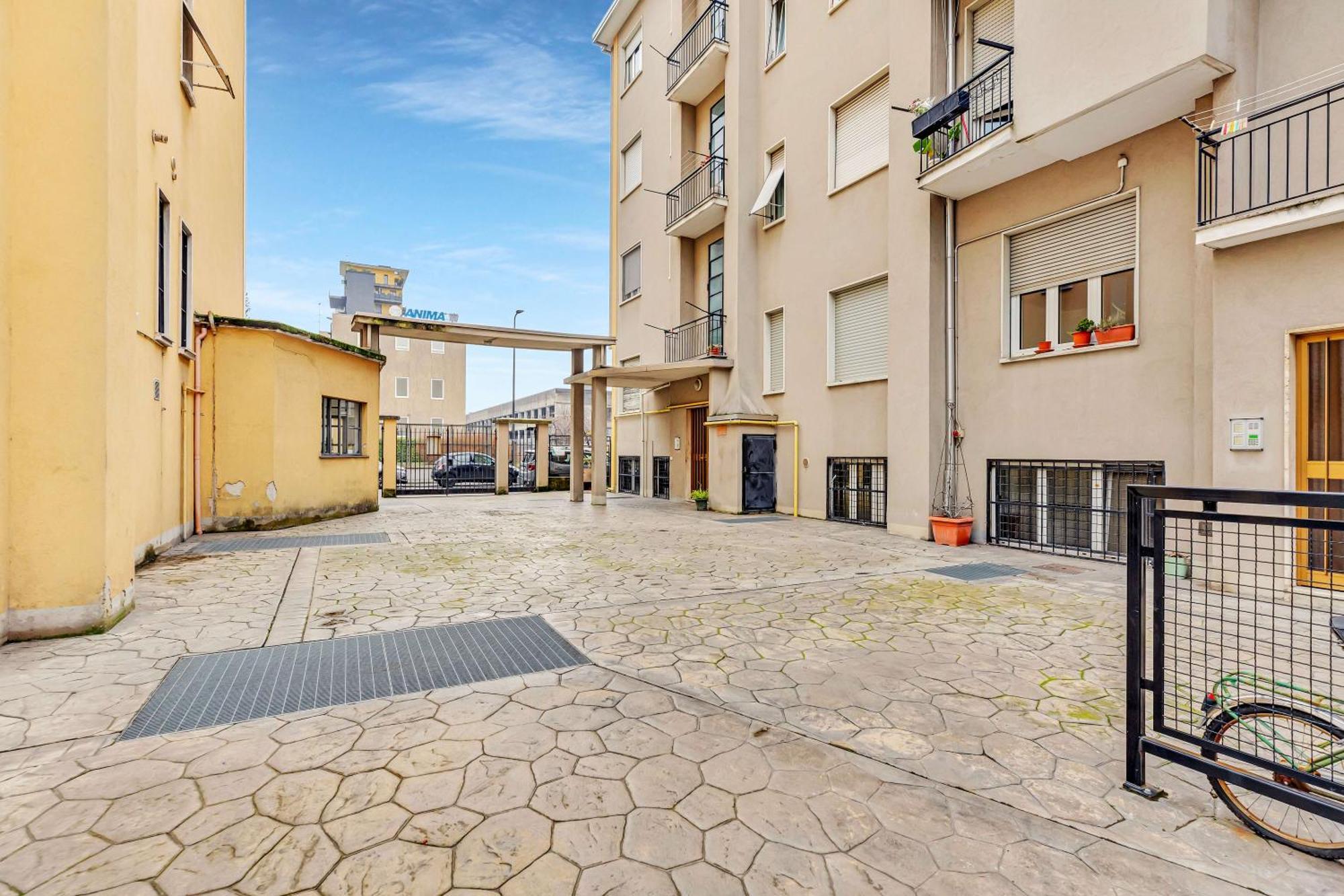 Apartment Alessia's Flat - Affori Centro