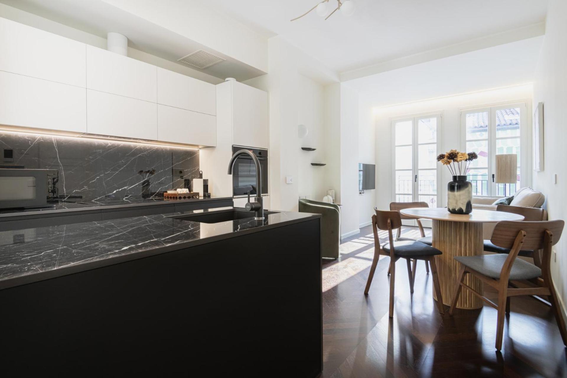 Apartment Easylife - Superbo Vicino Al Duomo Milan