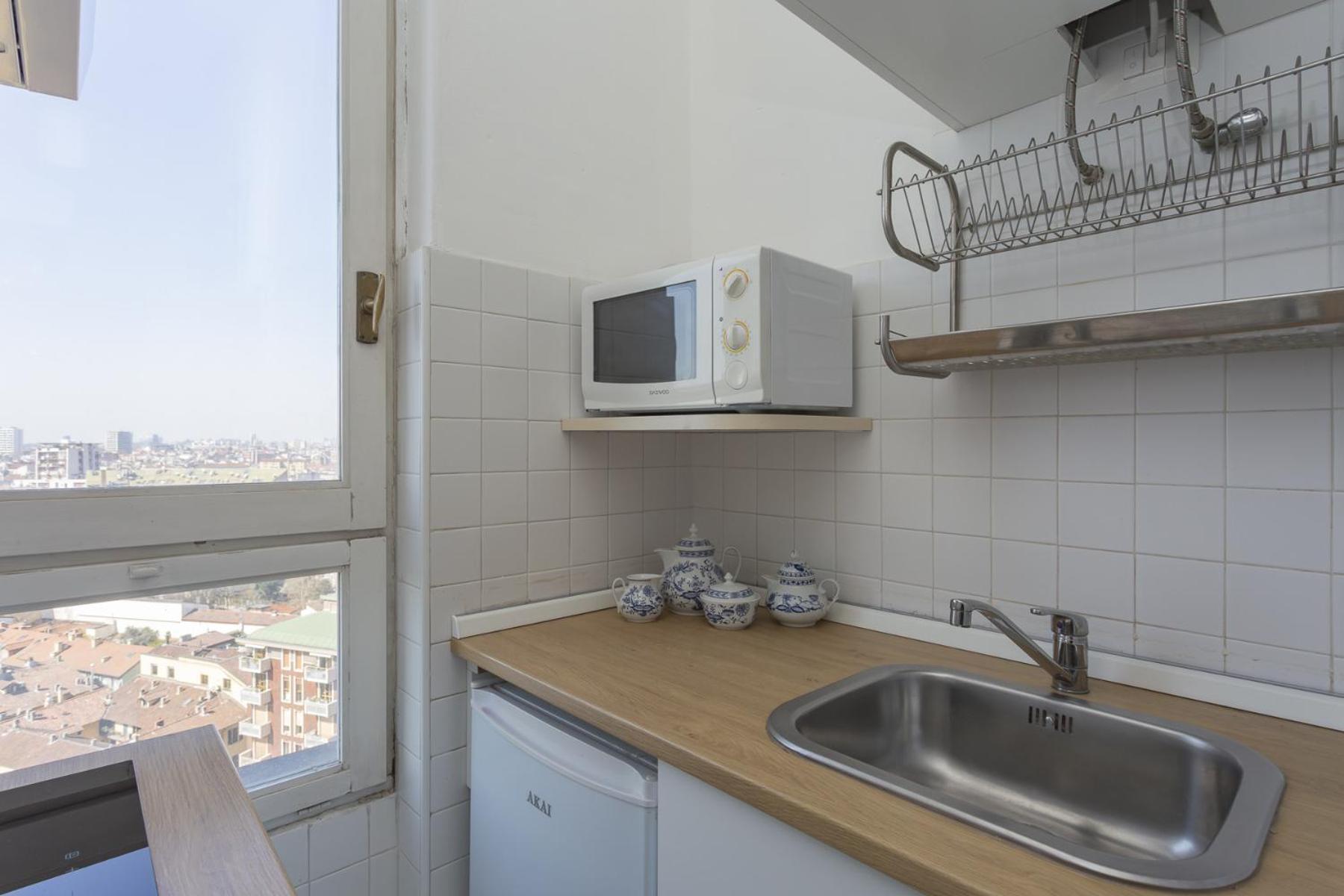 Skyline View Biancamano 1 Bdr With Balcony By Rentopolis Milan