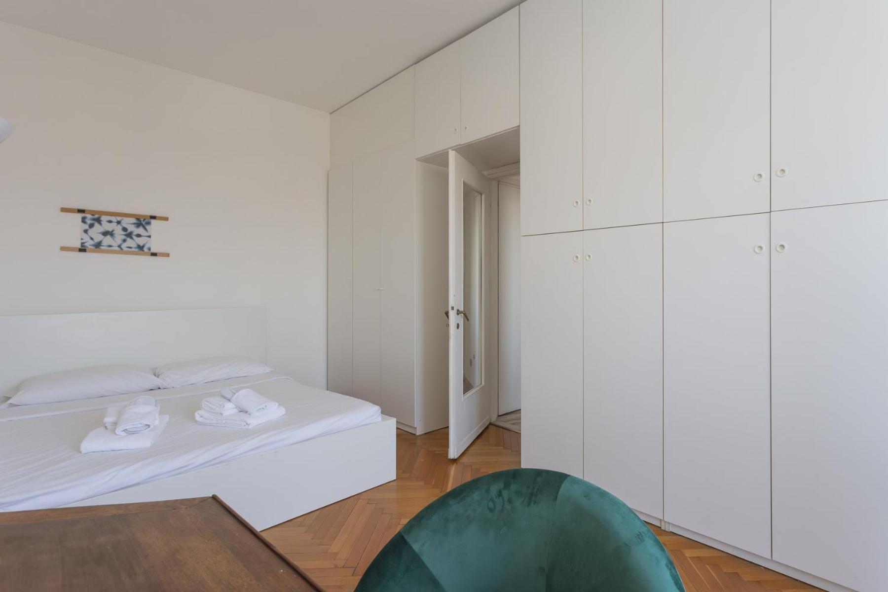 Apartment Skyline View Biancamano 1 Bdr With Balcony By Rentopolis Milan