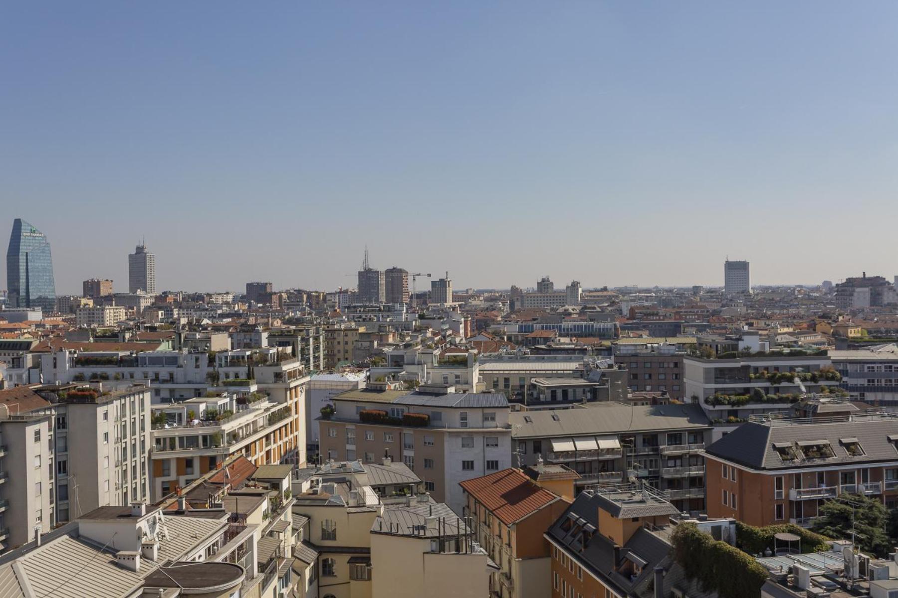 Skyline View Biancamano 1 Bdr With Balcony By Rentopolis * Milan