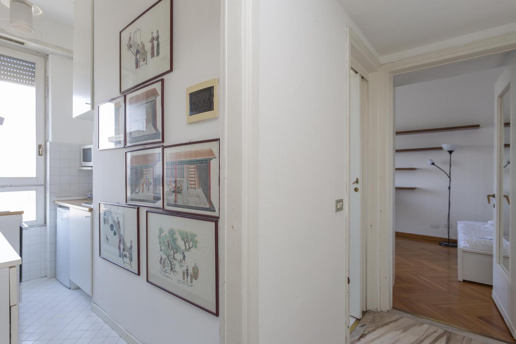 Skyline View Biancamano 1 Bdr With Balcony By Rentopolis