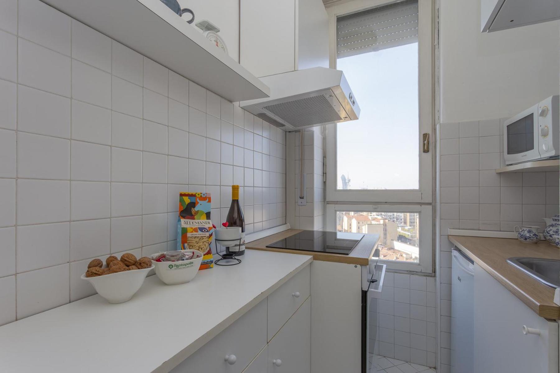 Skyline View Biancamano 1 Bdr With Balcony By Rentopolis * Milan