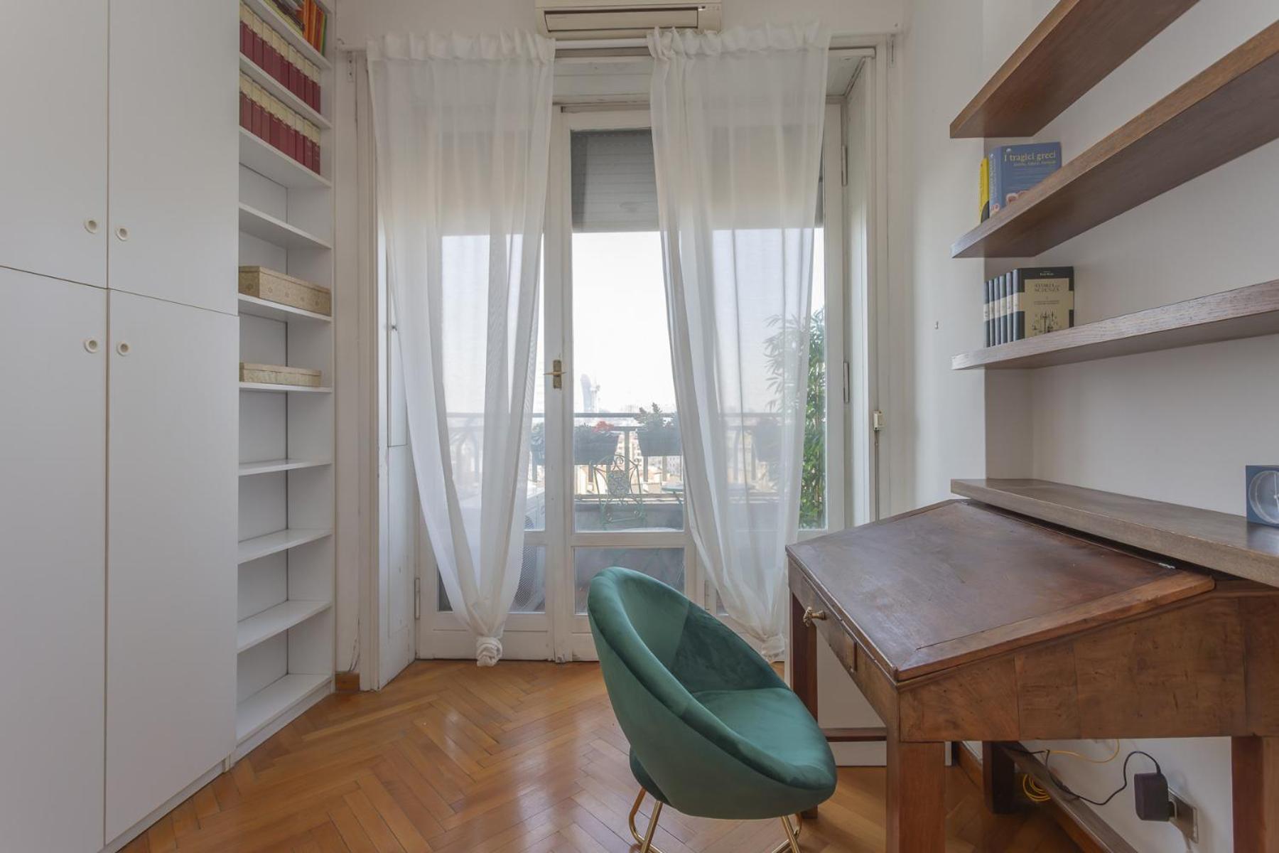 Apartment Skyline View Biancamano 1 Bdr With Balcony By Rentopolis *