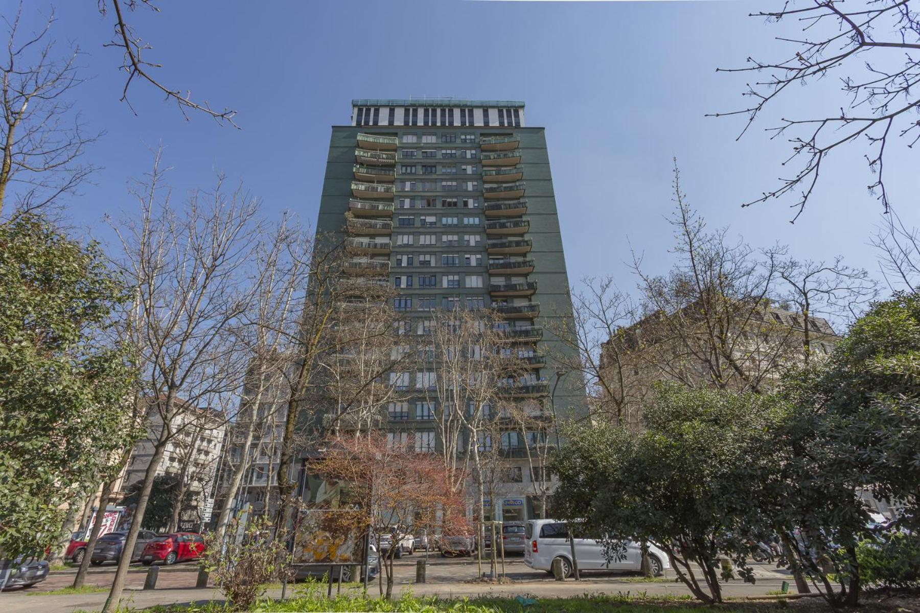 Skyline View Biancamano 1 Bdr With Balcony By Rentopolis Milan