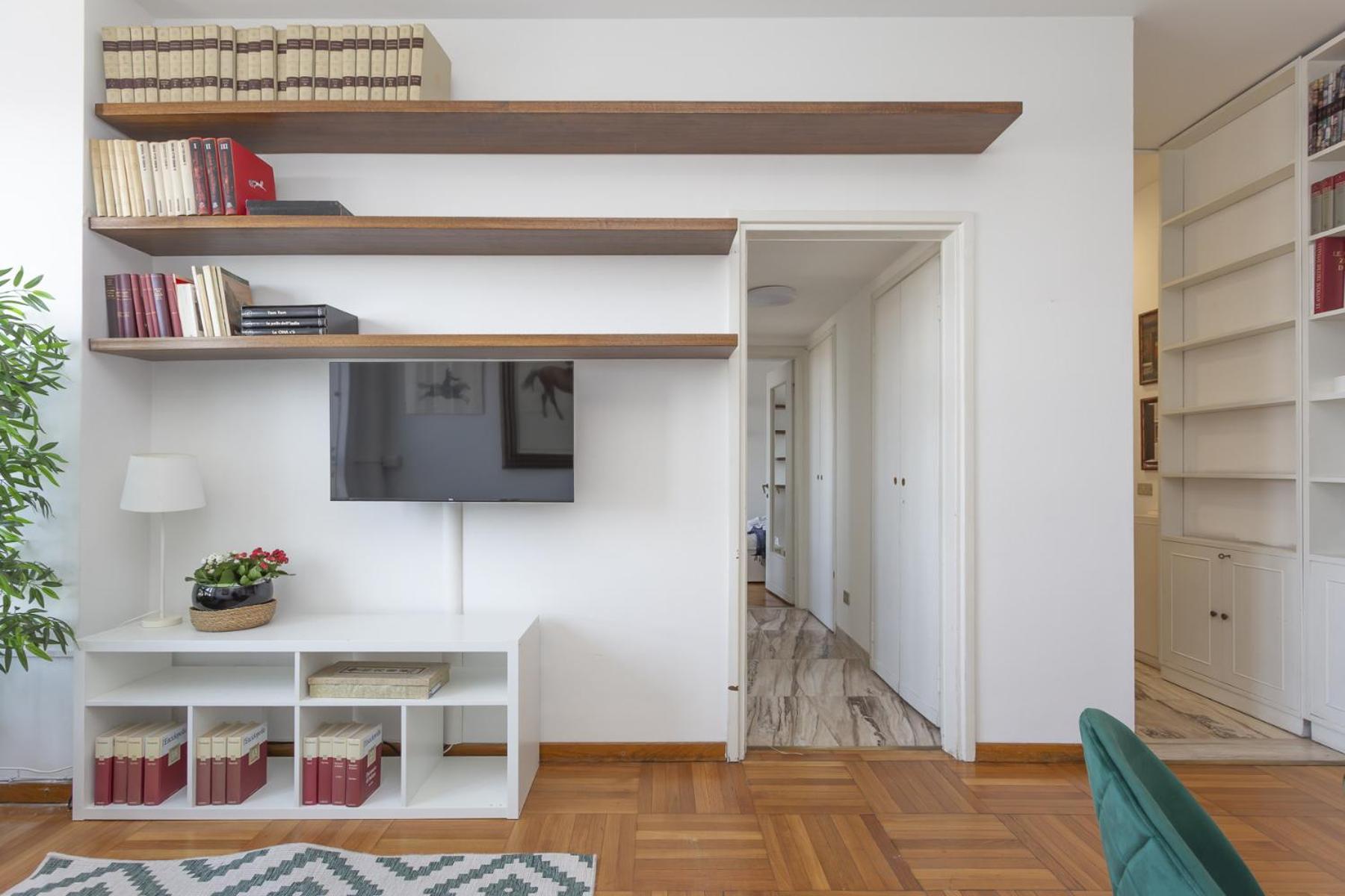 Skyline View Biancamano 1 Bdr With Balcony By Rentopolis Milan