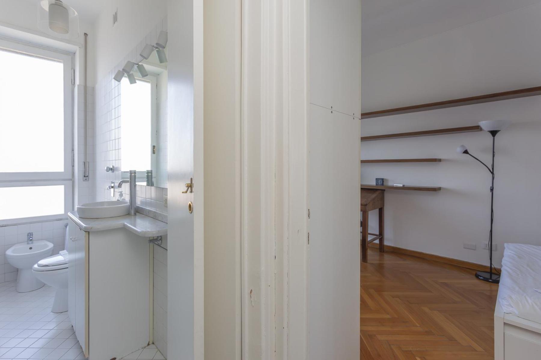 Skyline View Biancamano 1 Bdr With Balcony By Rentopolis * Milan