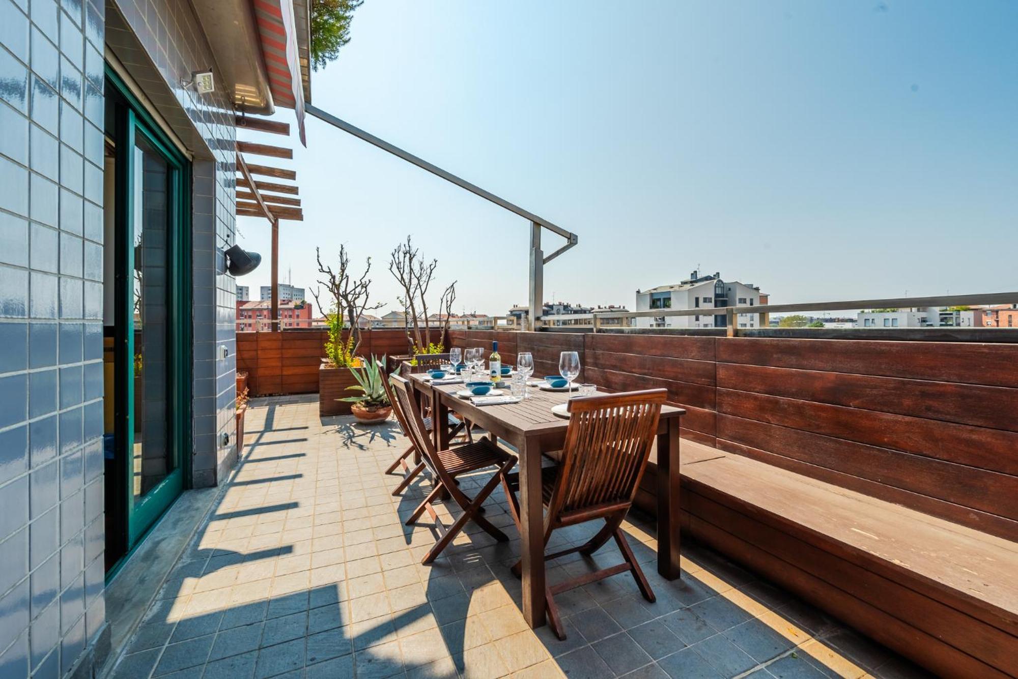 Luxury Penthouse - Sauna, Garage, Office, Terrace * Milan
