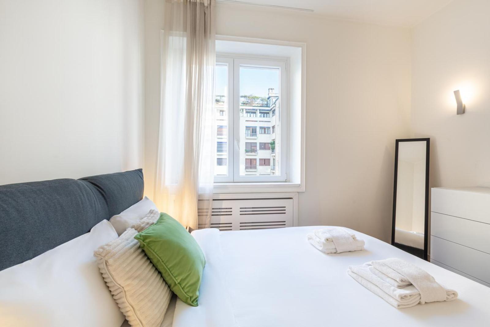 Cool And Big Duomo - White Apartment Milan