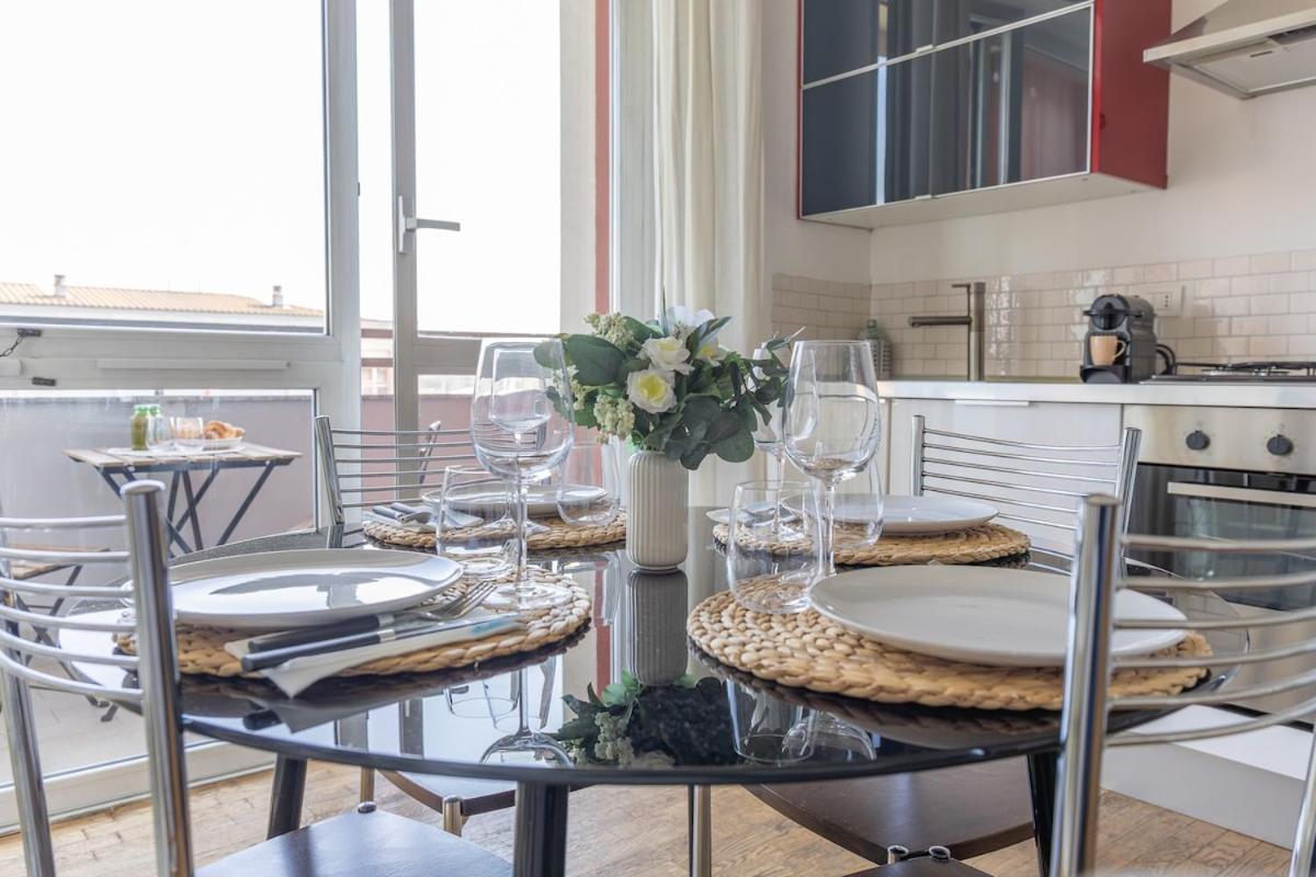 Apartment Meravigliosa Vista Su Citylife-famagosta M2,wifi Milan