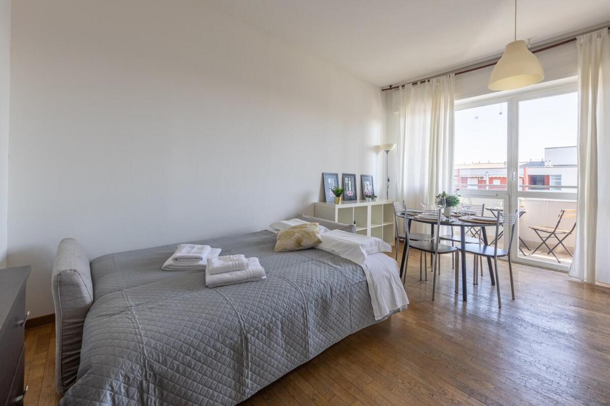 Apartment Meravigliosa Vista Su Citylife-famagosta M2,wifi Milan