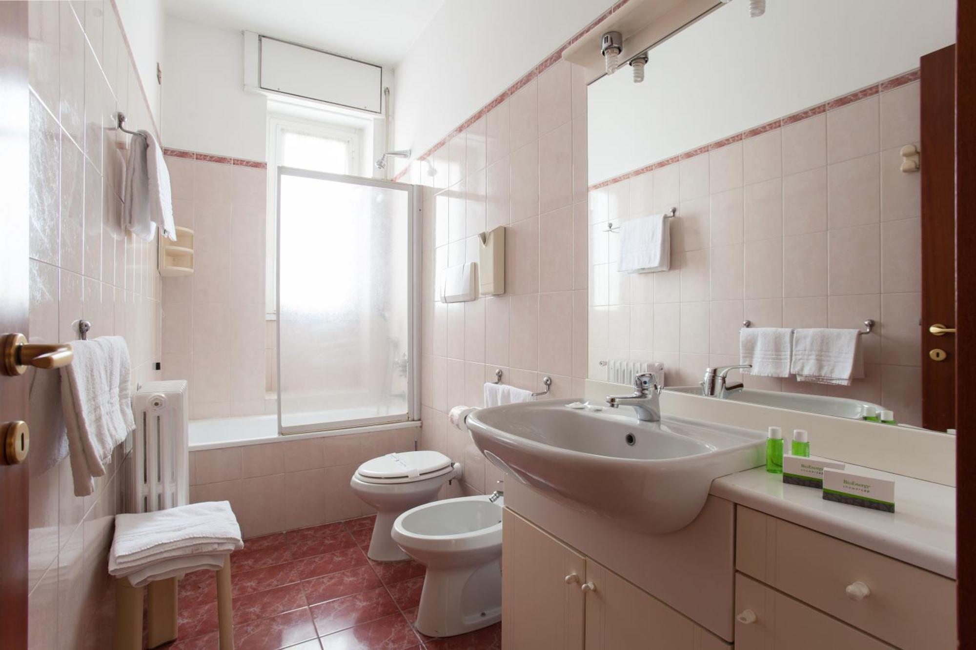 Ih Argonne Park Aparthotel 3*