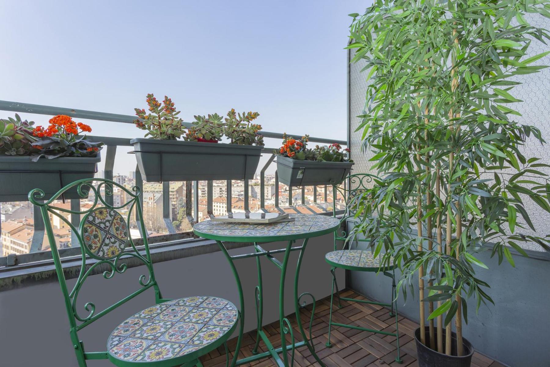 Apartment Skyline View Biancamano 1 Bdr With Balcony By Rentopolis