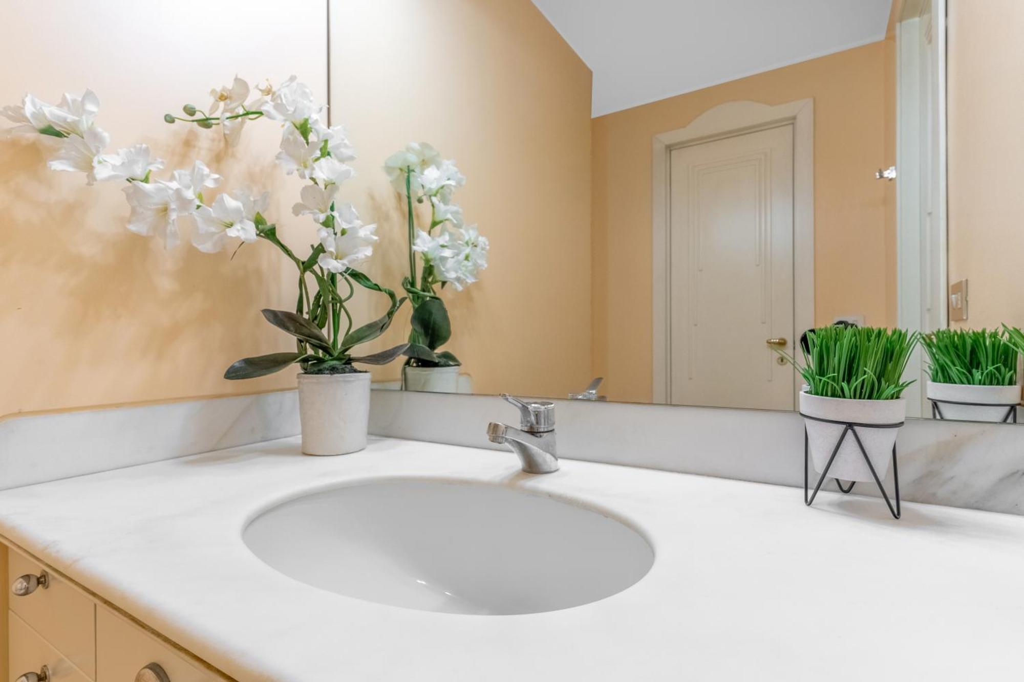 Luxurious Duomo A/c-wi-fi Free Apartment Milan