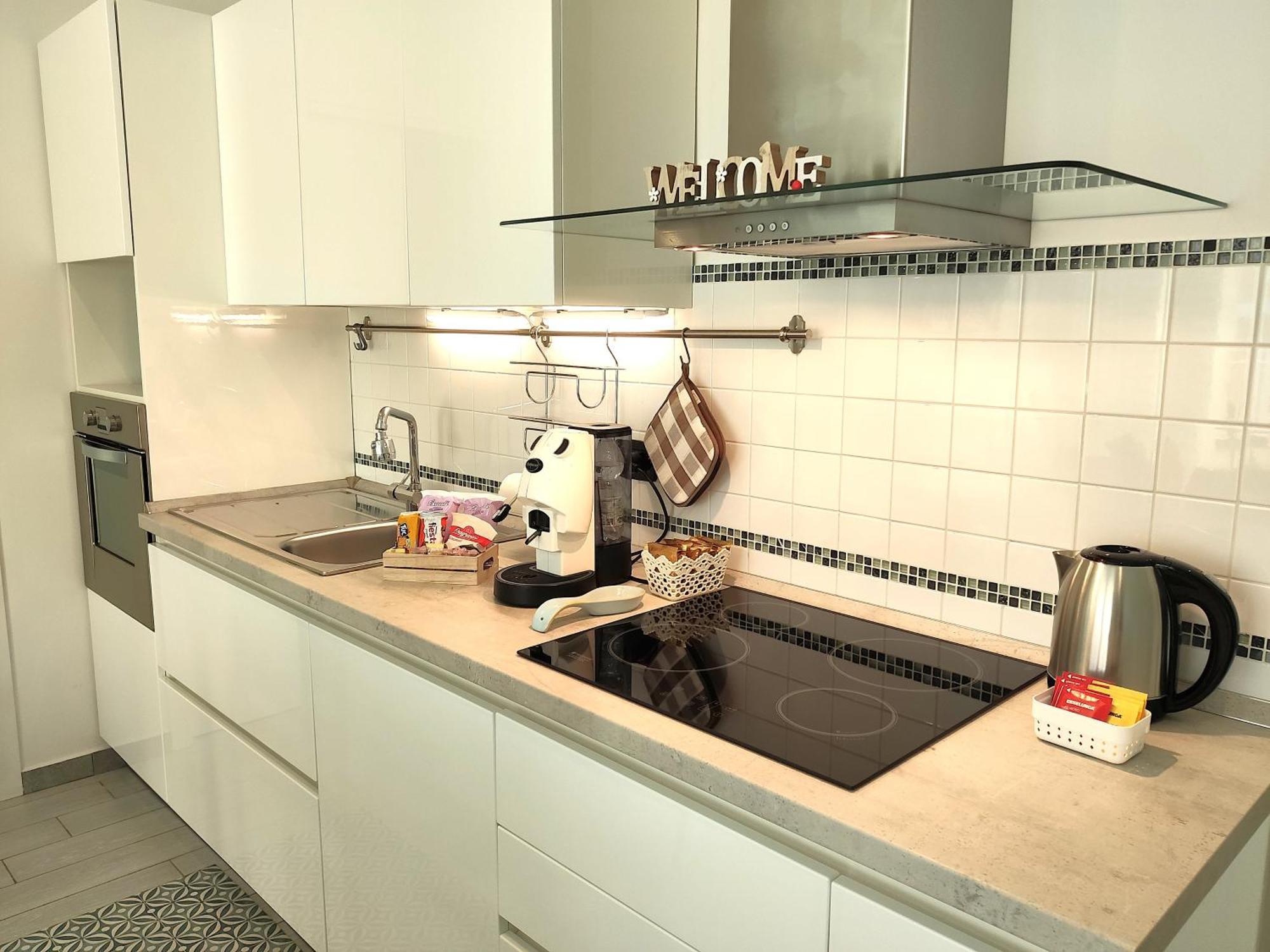 Matthias - - Modern And Cozy Flat, Close To The Metro - 10min From Station Apartment
