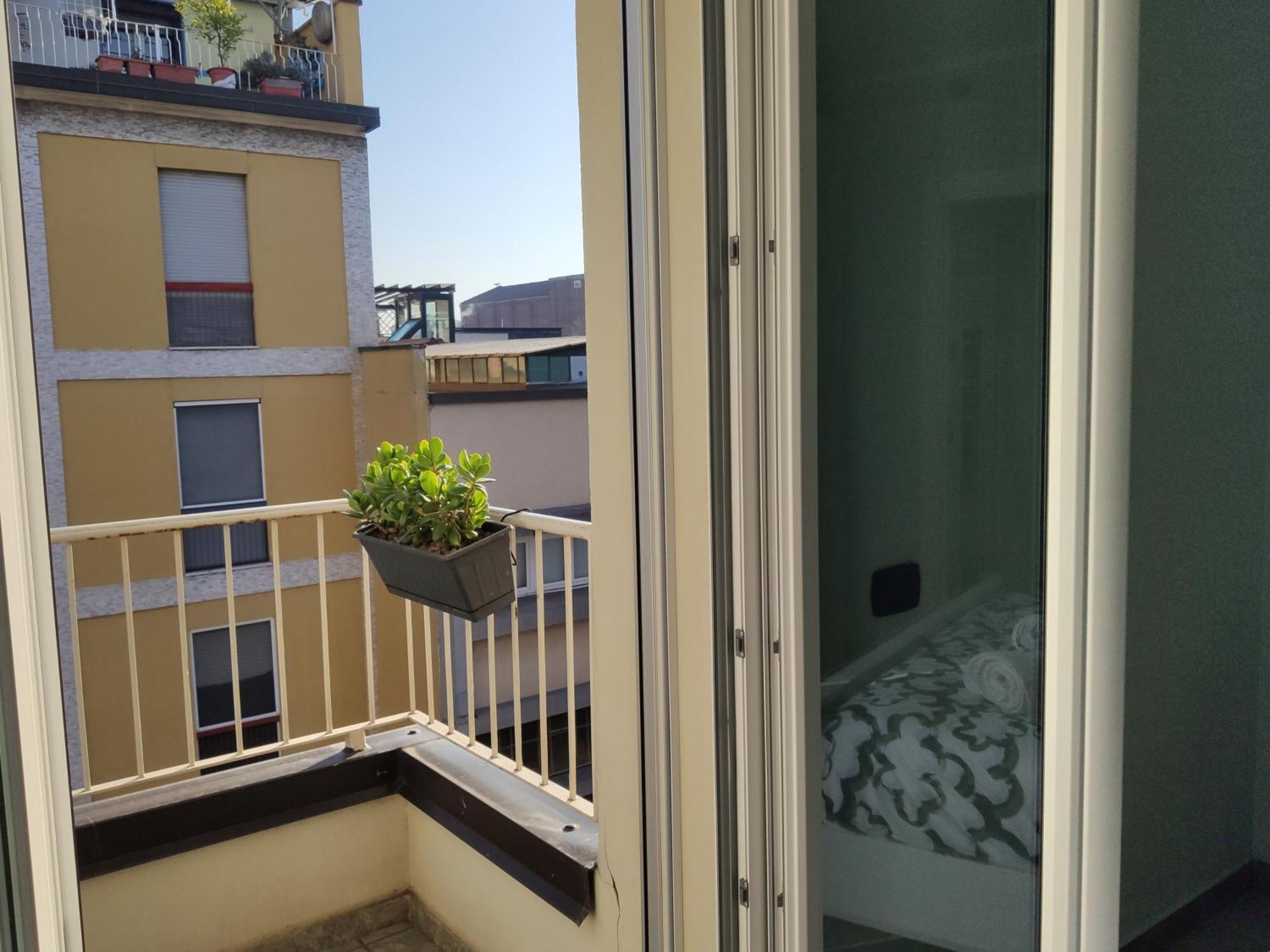 Apartment Matthias - - Modern And Cozy Flat, Close To The Metro - 10min From Station Milan