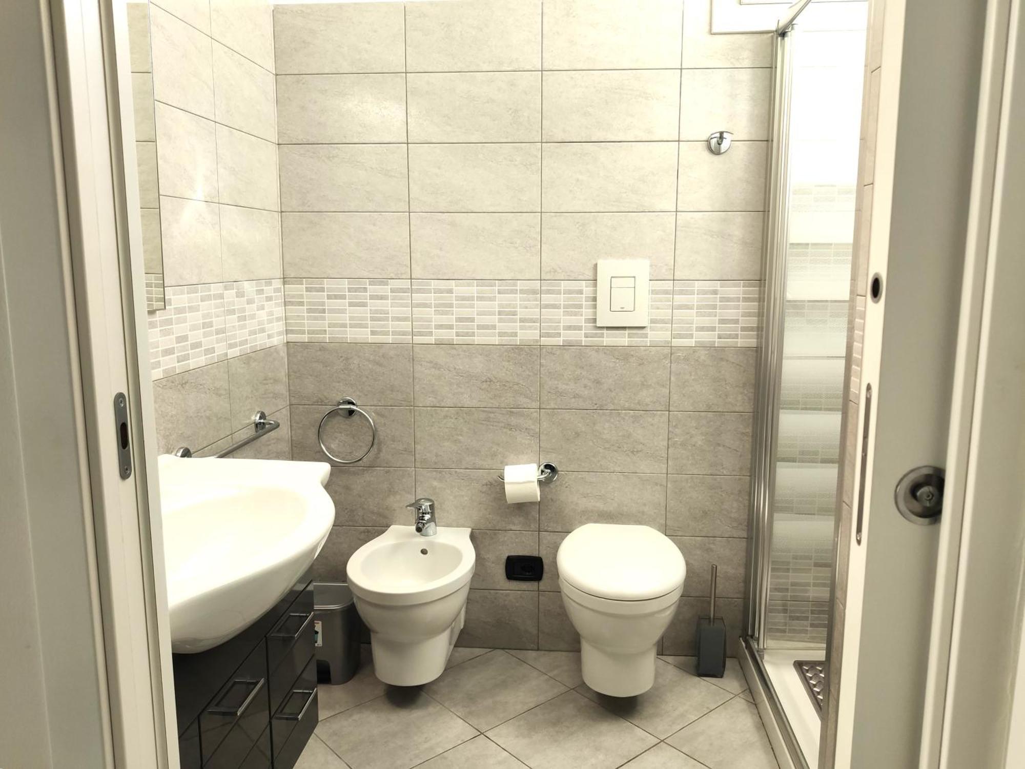 Apartment Matthias - - Modern And Cozy Flat, Close To The Metro - 10min From Station Milan