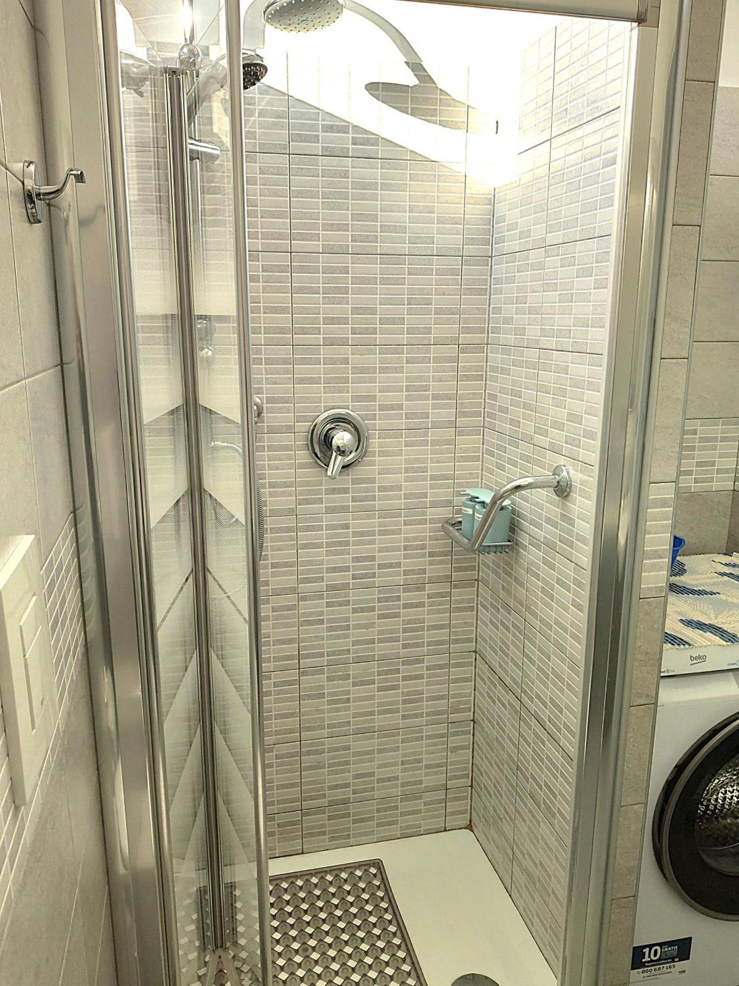 Matthias - - Modern And Cozy Flat, Close To The Metro - 10min From Station Apartment