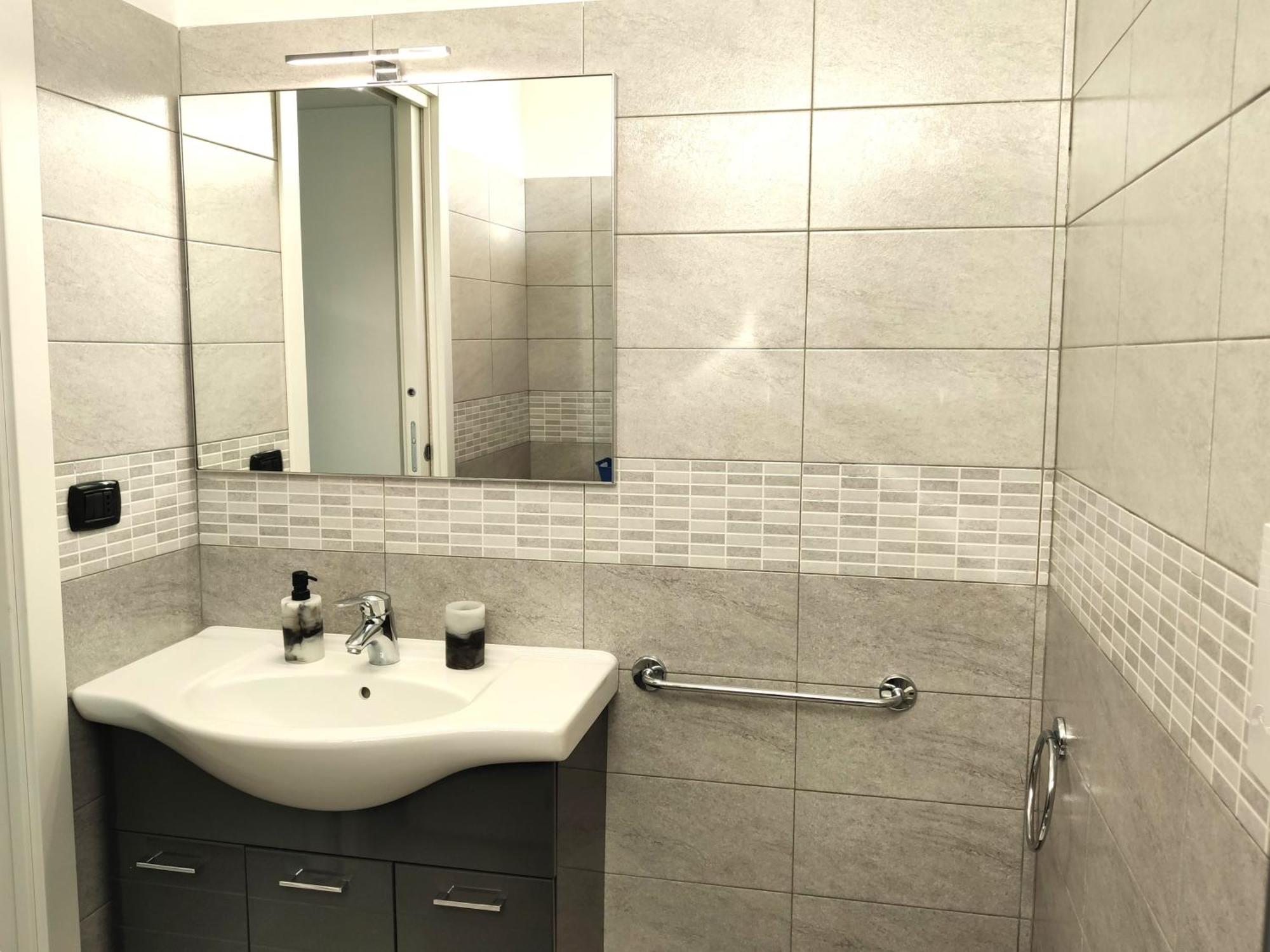 Apartment Matthias - - Modern And Cozy Flat, Close To The Metro - 10min From Station Milan