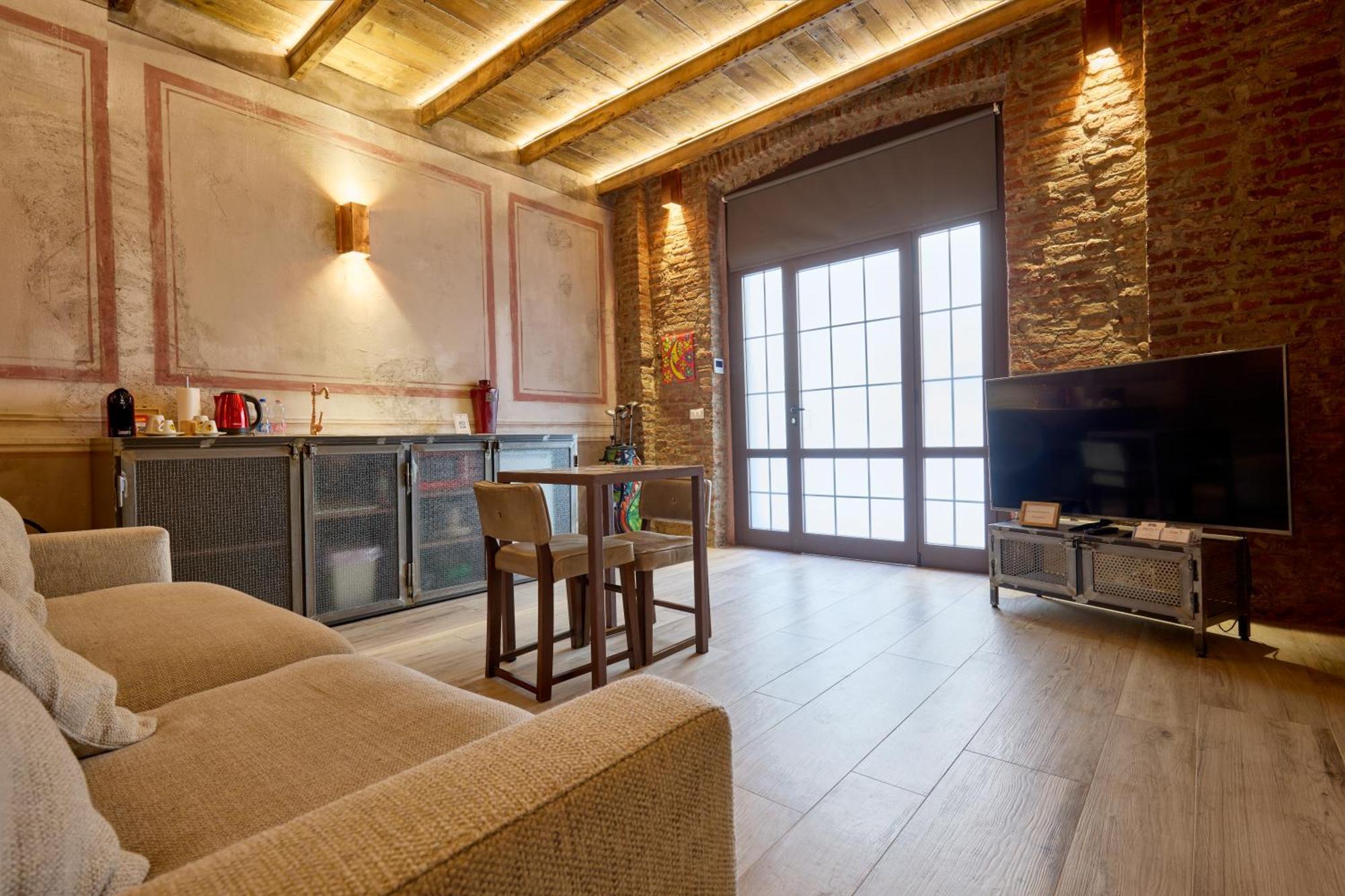 Red Moon-emme Loft * Milano