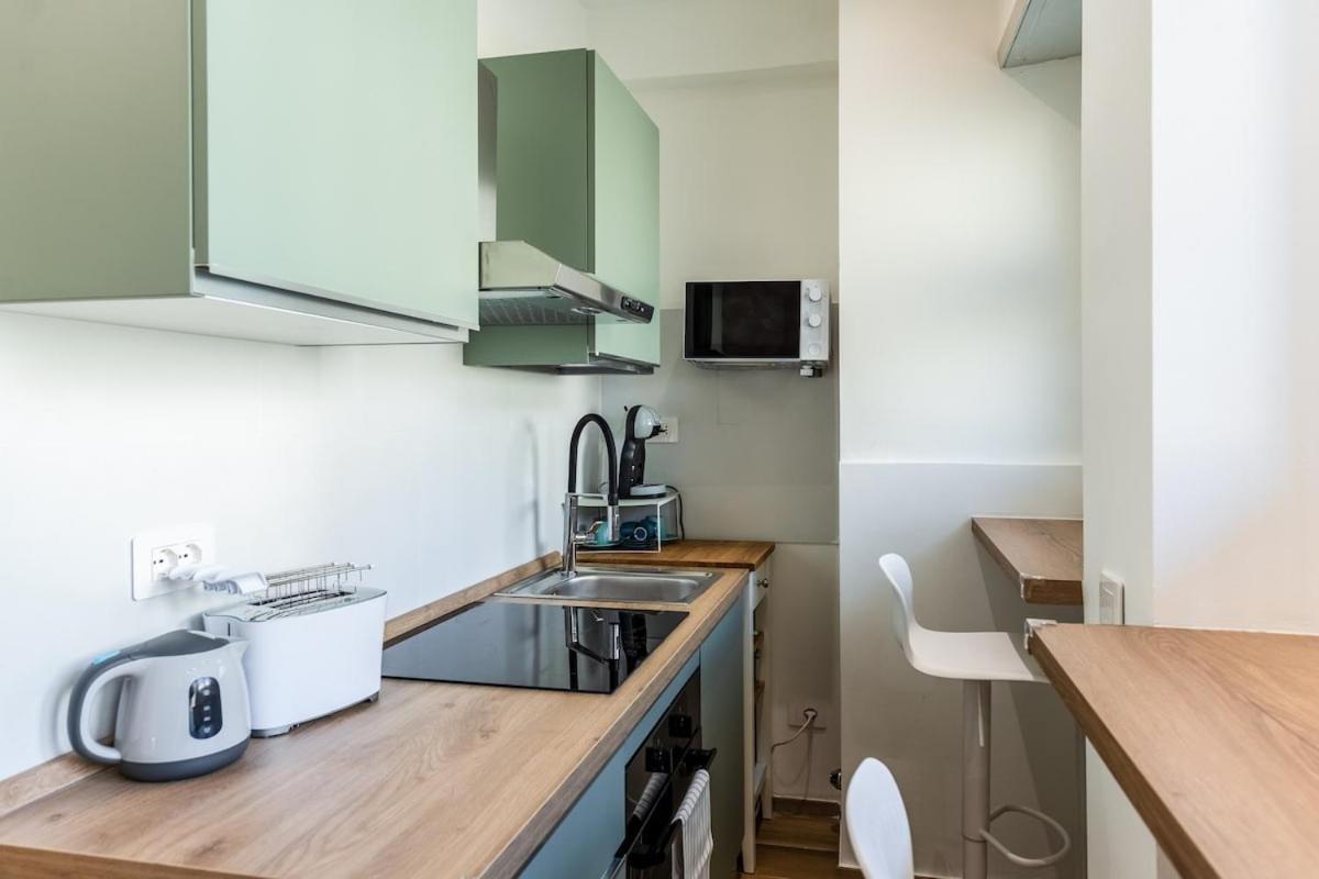 Bright Elegant Flat With Balcony, Portello Apartment Milan