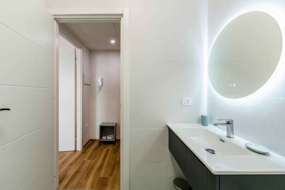 Bright Elegant Flat With Balcony, Portello Apartment *