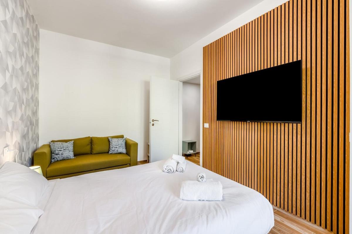 Bright Elegant Flat With Balcony, Portello Apartment