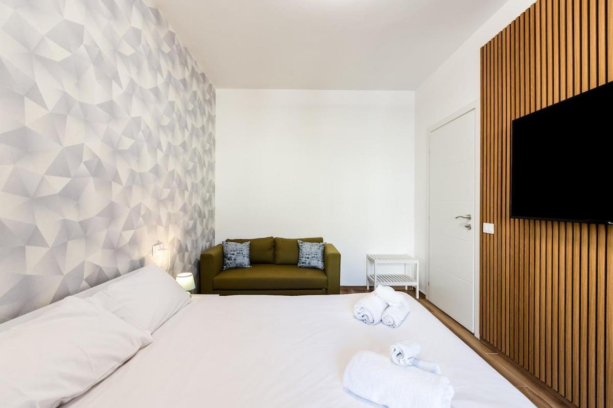 Bright Elegant Flat With Balcony, Portello Milan