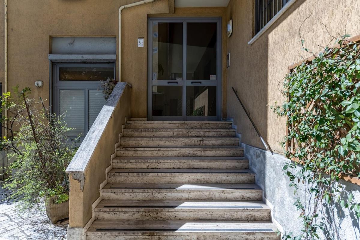 Bright Elegant Flat With Balcony, Portello Apartment