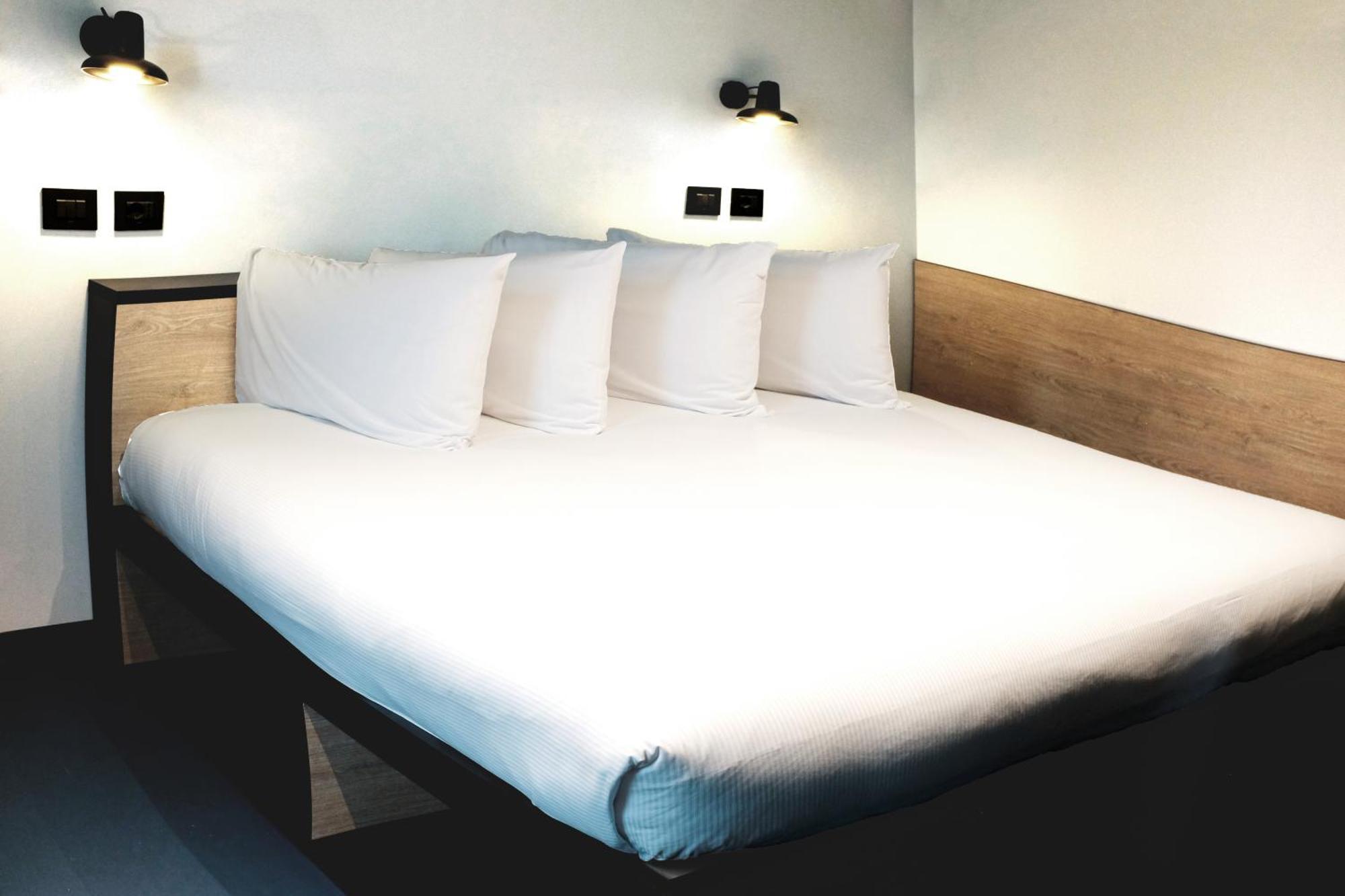 Cx Nom Hostel Milan