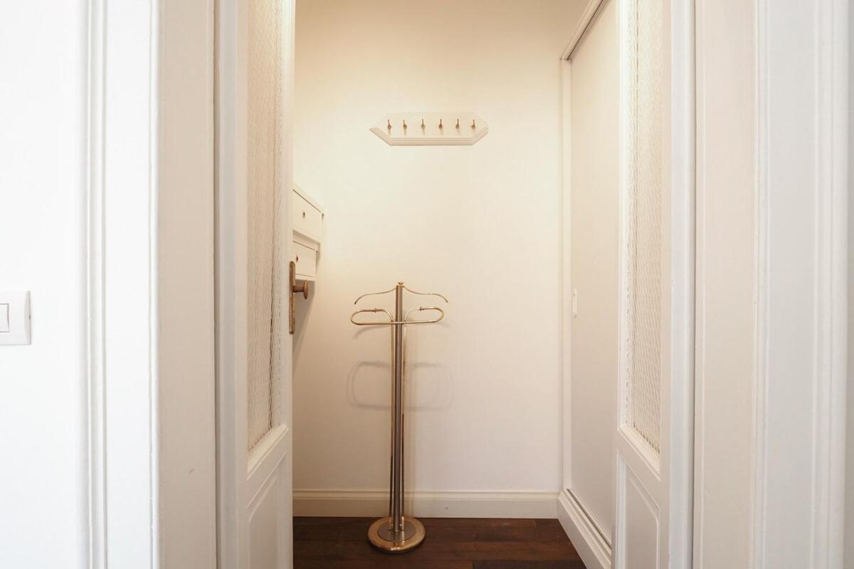 Refined And Bright One-bedroom Near Risorgimento Apartment