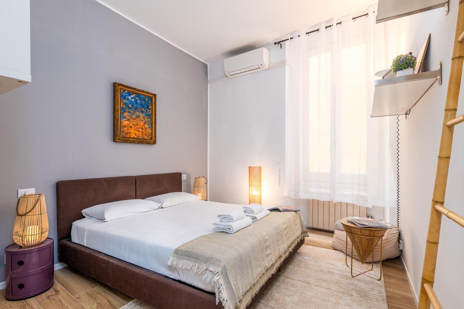 Elegant And Stylish Design In Brera Near The Metro