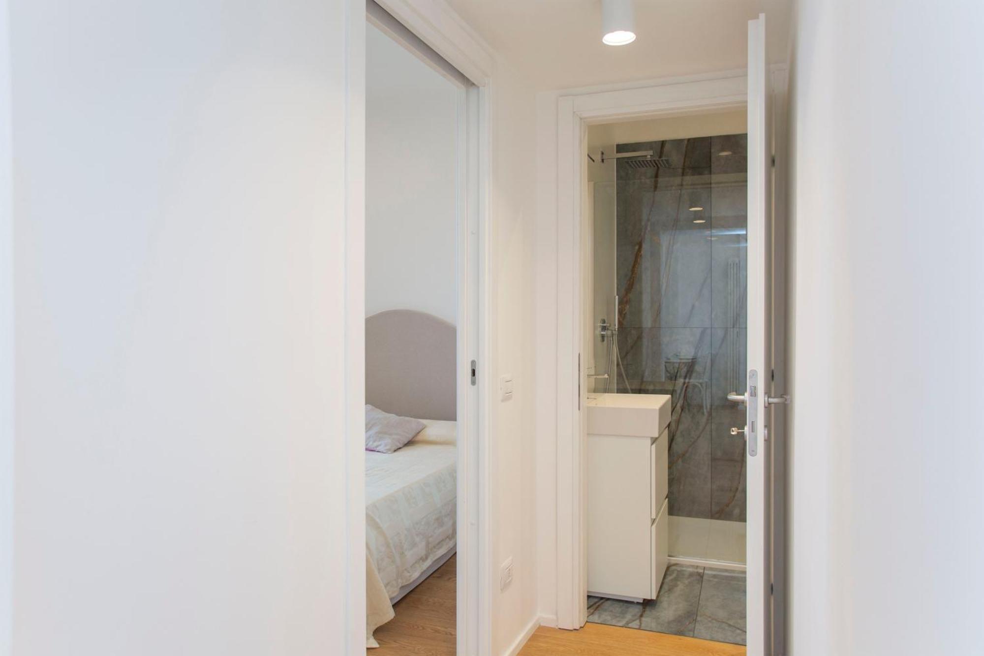 Exclusive Location, Cozy And Modern Apartment *