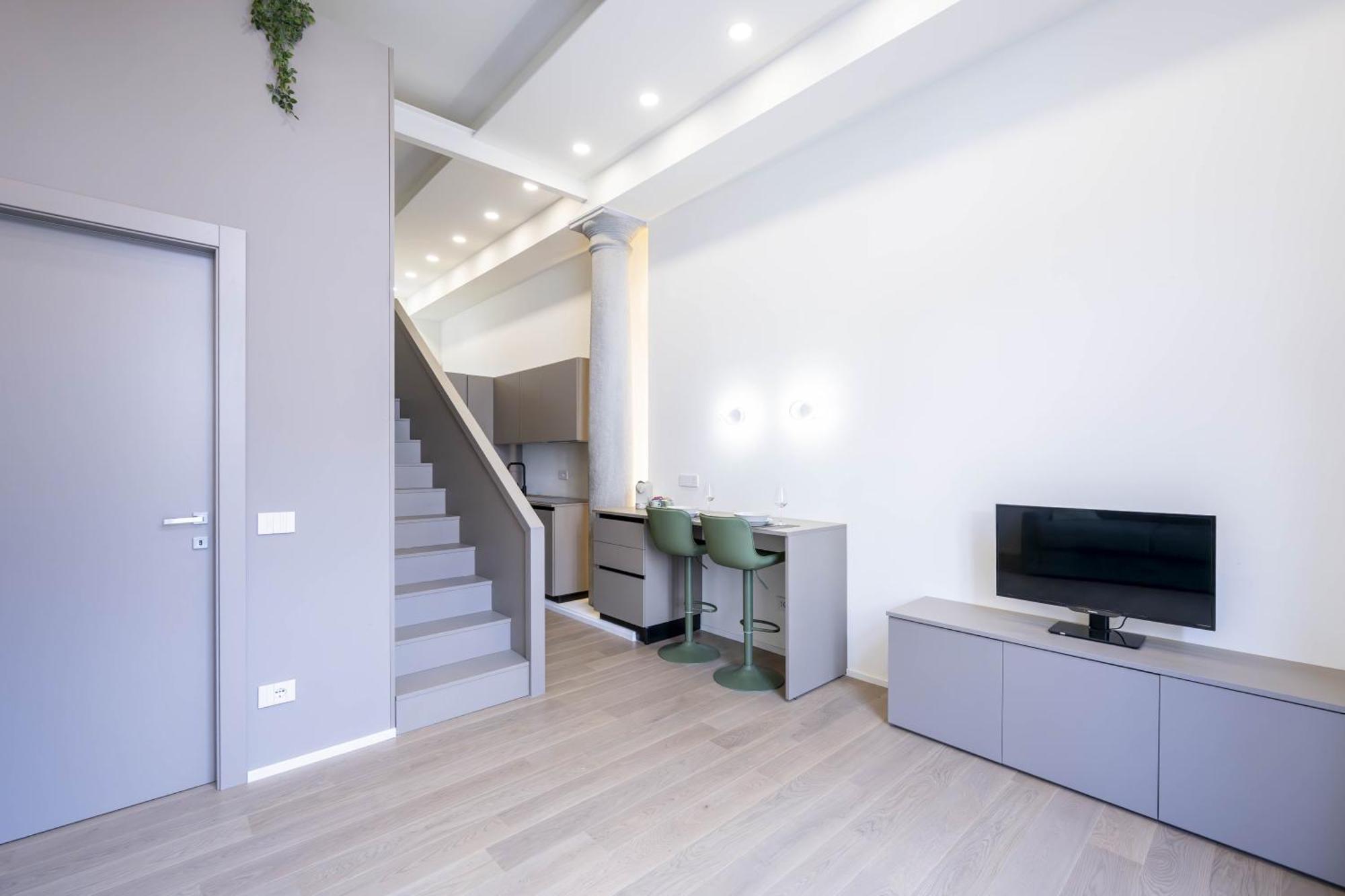 New Loft Porta Romana Apartment *