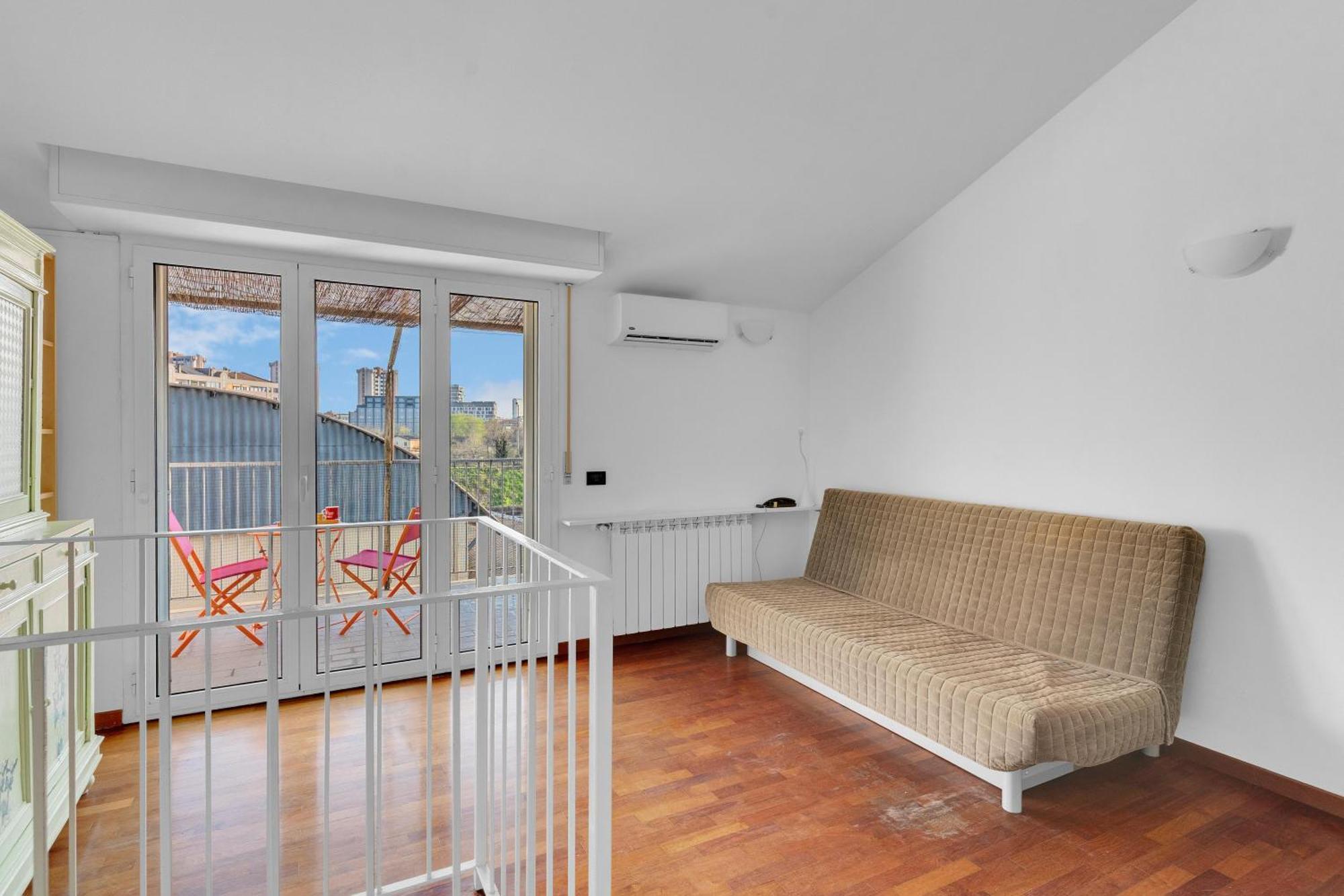 Ug10 -isola-bicocca - - - Milan