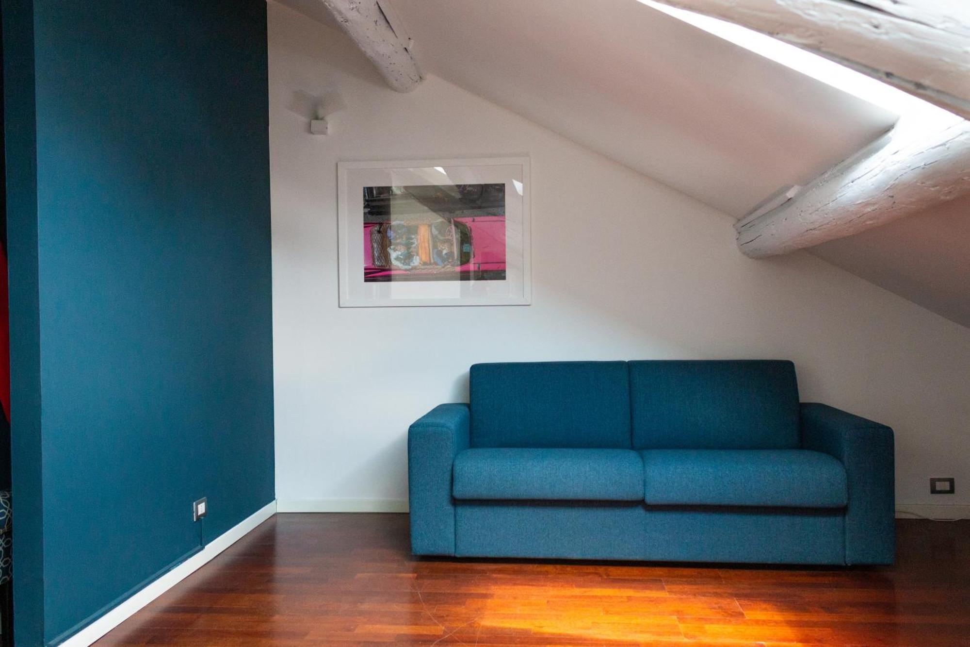 Cozy Attic Recently Renovated Apartment *