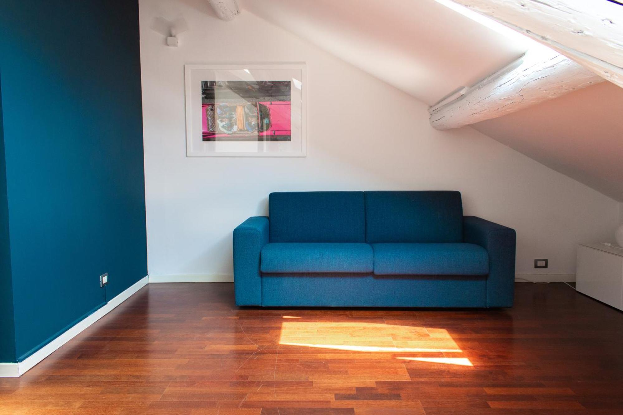 Cozy Attic Recently Renovated Apartment