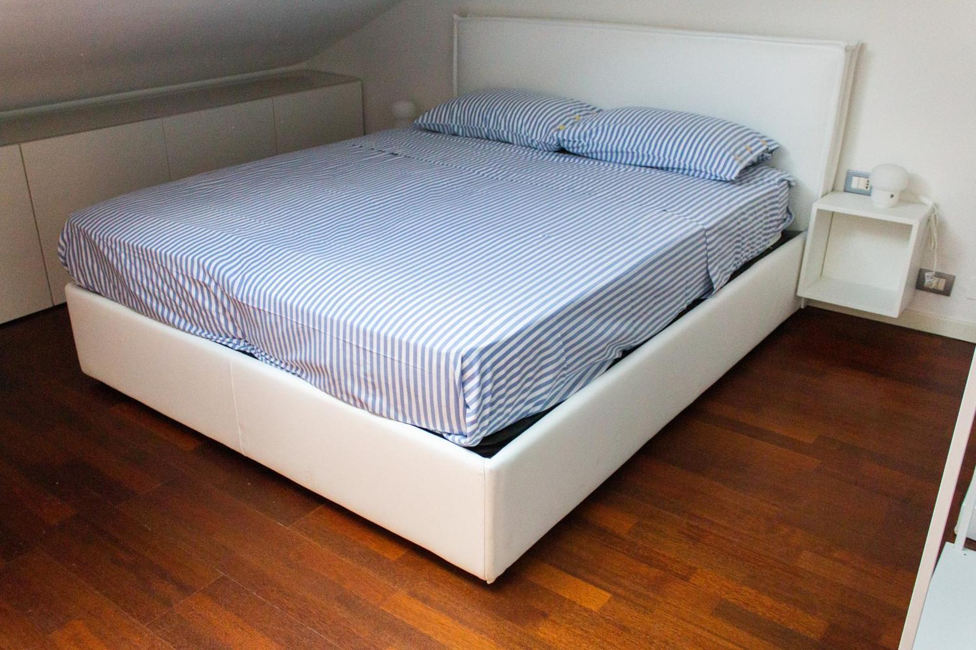 Cozy Attic Recently Renovated Apartment *
