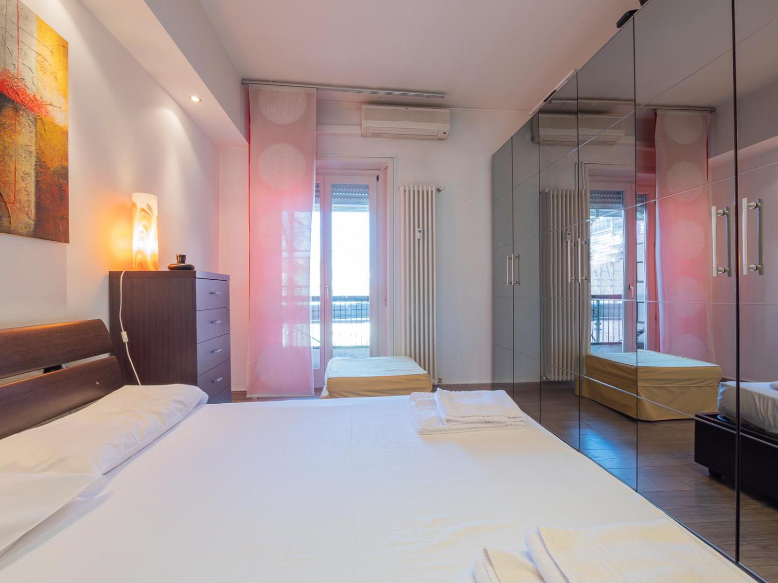 Apartment Youhosty- Citylife & Sempione Milan